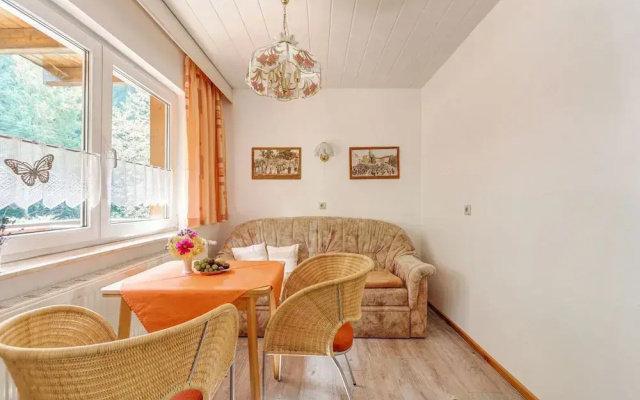 Cozy Apartment Near Trails