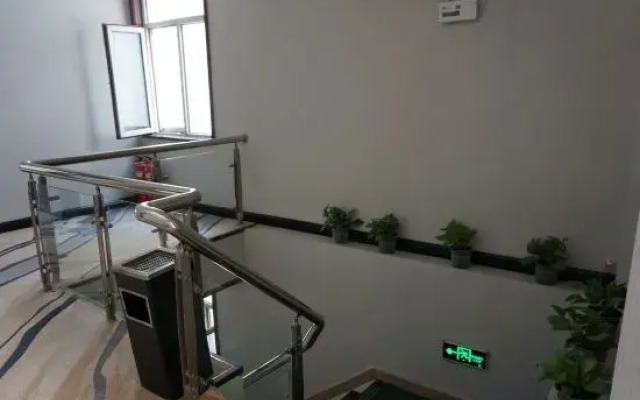 Huolin Gol Shangdao Business Hotel (Railway Station)