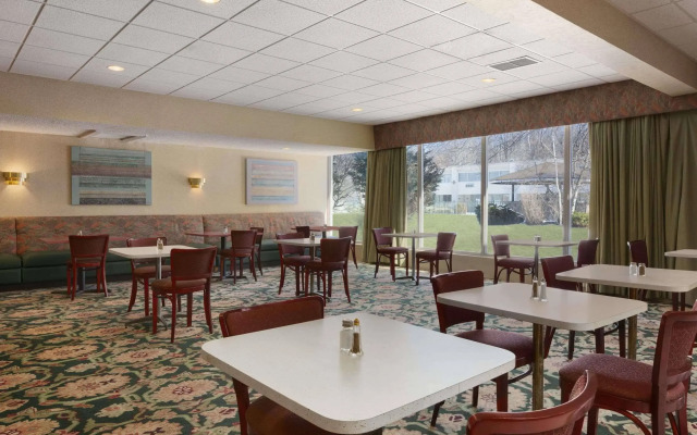 Red Carpet Inn Hazleton