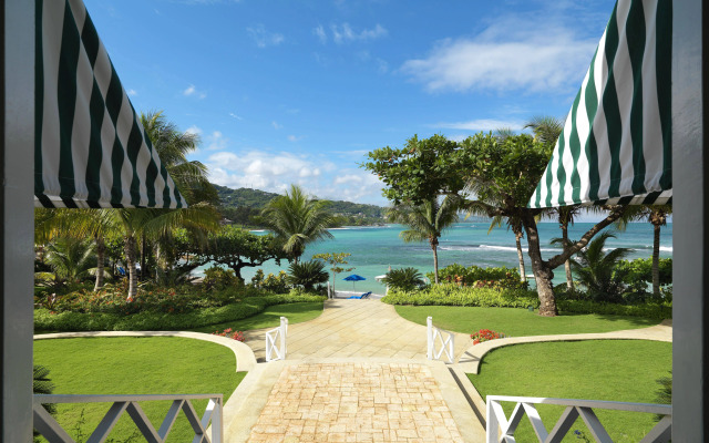 Round Hill Hotel And Villas