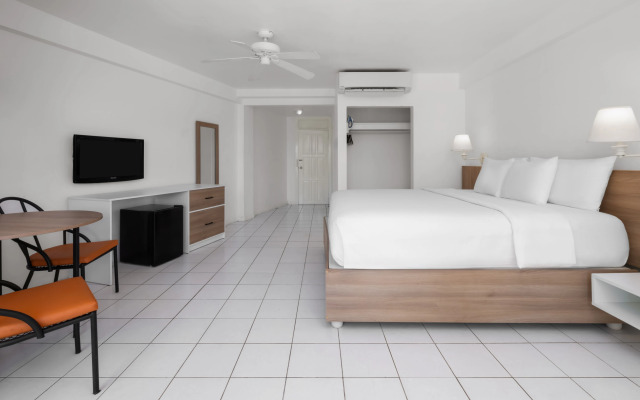Grand Decameron Montego Beach, A Trademark All-Inclusive Resort