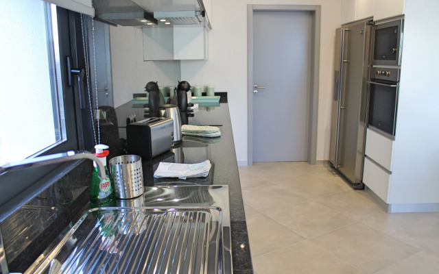 Beautiful modern villa, A/C, heated pool, sea-view | Calheta Charm