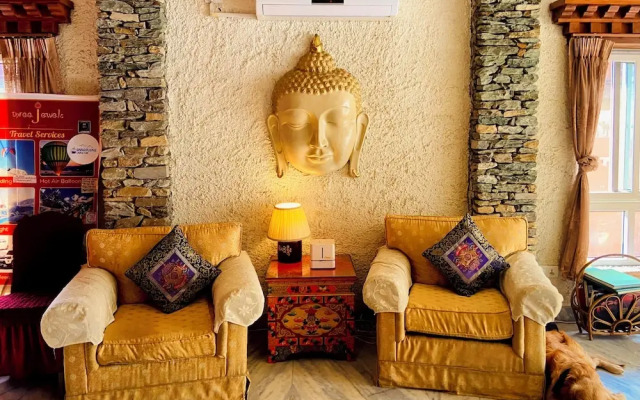 Three Jewels Boutique Hotel