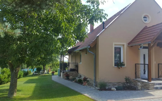 Gyöngyvirág Apartman