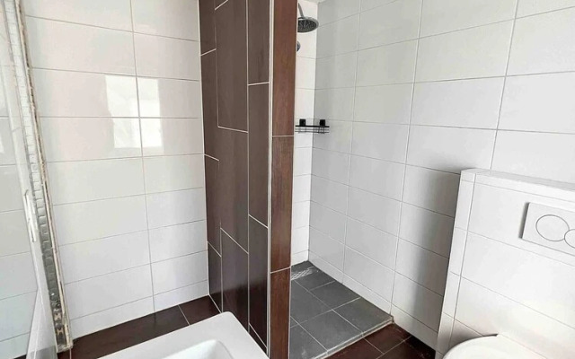 House With Free Parking 15min From The Airport