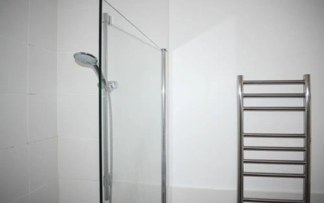 Modern 3 Bedroom Flat in Central Brighton Townhouse