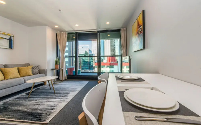 Ehome - Central CBD Romantic Apartment, Two Blocks from Waterfront