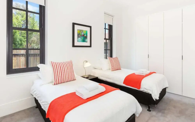 Class, Style and Location in Carlton