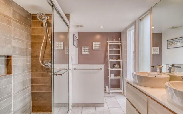 Lakefront Beachhouse