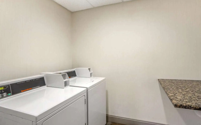 Best Western Plus Revere Inn & Suites