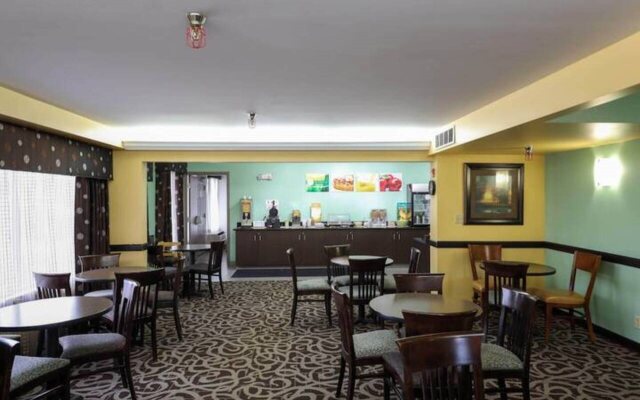 Copley Inn & Suites By OYO Akron OH