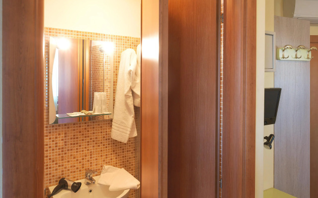 Hotel Arco Romana