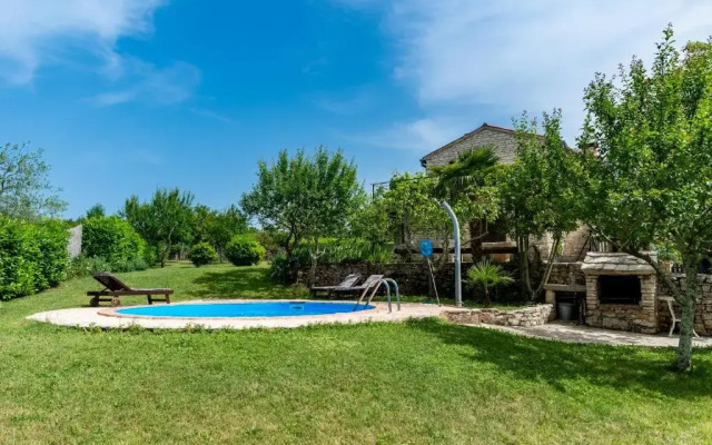 Village Family House Ranka