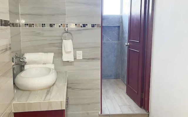 Isla Bistro Condos by Lubeck HCollection