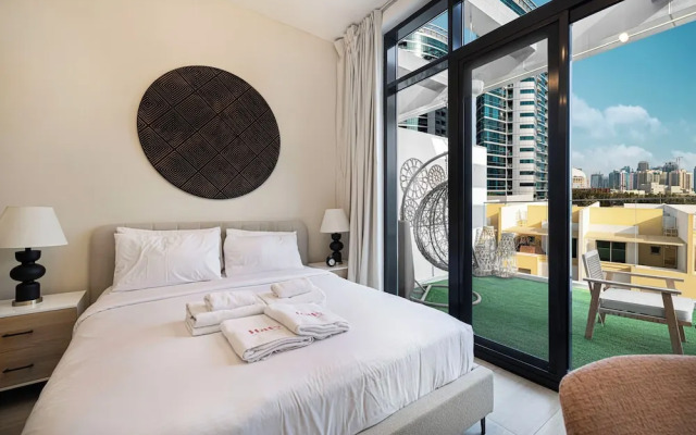 Relaxing & Bright 1BR in JVC