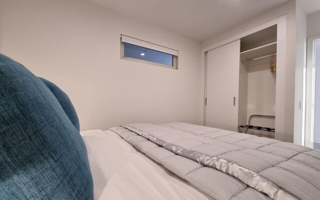 Luxe Apt w Harbour-Sunset Views -Parking