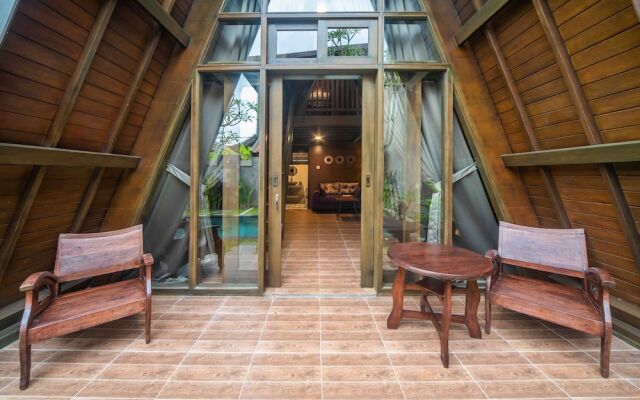 Rumah Kayu Tatiya Villa