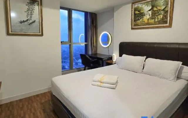 Sea View with Bridge @Gold Coast 1BR at 33rd