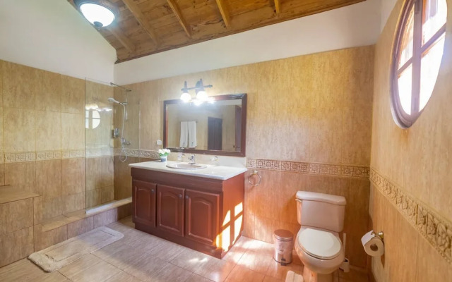 Casati Pearl House, Big House With Private Pool!