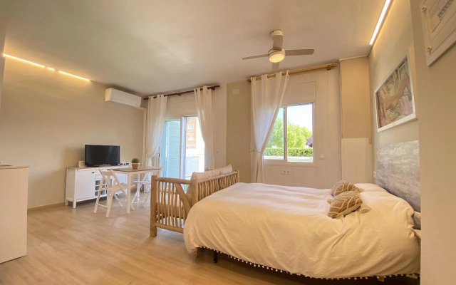 R126 Beachfront Apartment Sant Salvador