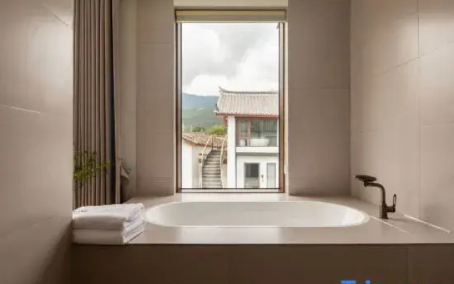 Golden Sunset CloudPeak International Grand Villa Resort, Xixiangyuan, Baisha Ancient Town