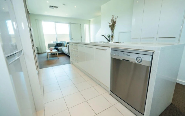 The Cove @ New Port-Pool - Spa - Sauna - Gym & More