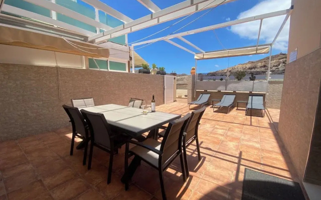 Spacious Apartment With Jacuzzi and Pool Access