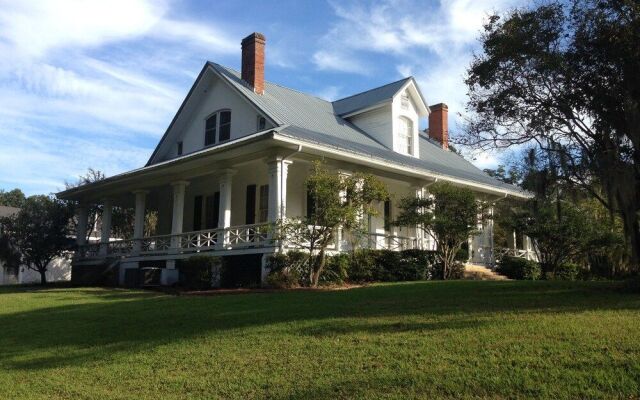 Canemount Plantation Inn