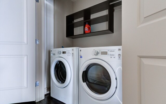 Domio Downtown Trendy 2BR Gym/sauna