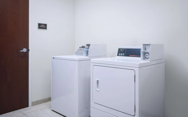 Green Mill Village Hotel & Suites, BW Signature Collection