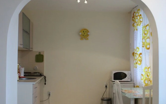 Snug Apartment near Airport and Lake