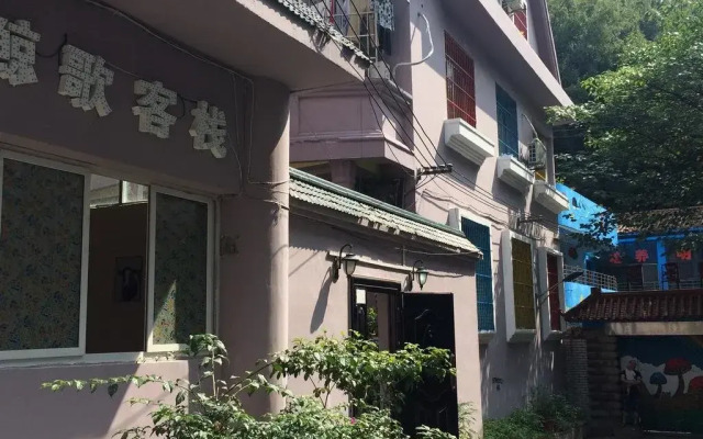 Whale Song Travel Inn