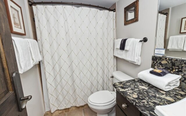 Inlet Reef 402 2 Bedroom Condo by RedAwning