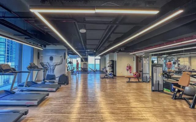 Bright 2BR in top Creek Rise Tower
