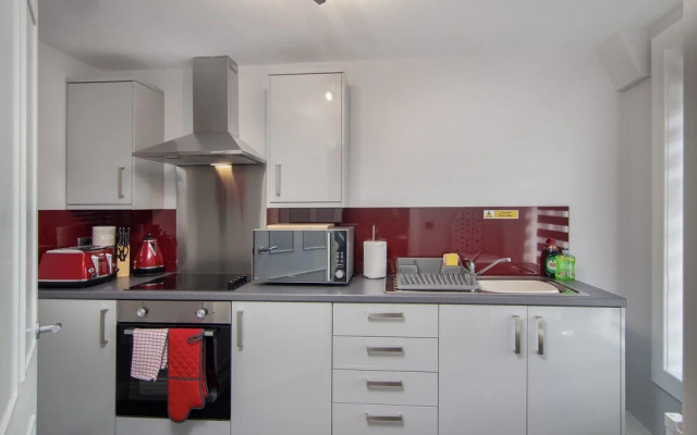 2 Bedrooms Sleeps 6 Near Top Blackpool Attractions
