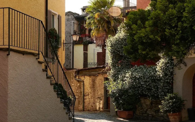 Vista Lakefront Boutique Hotel