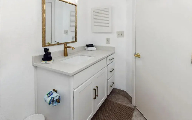 Inlet Reef 306 2 Bedroom Condo by RedAwning