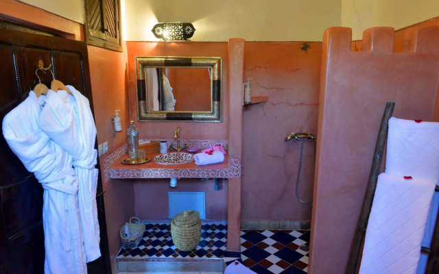 Riad La Porte Rouge By La Siredrah