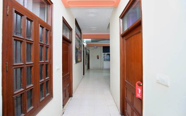 OYO 10239 Holiday INN Paradise