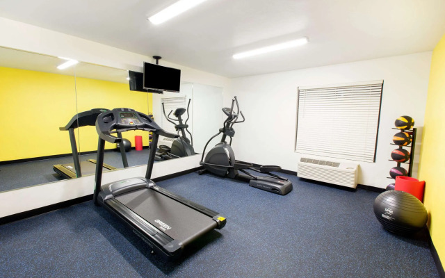 Days Inn by Wyndham Norman