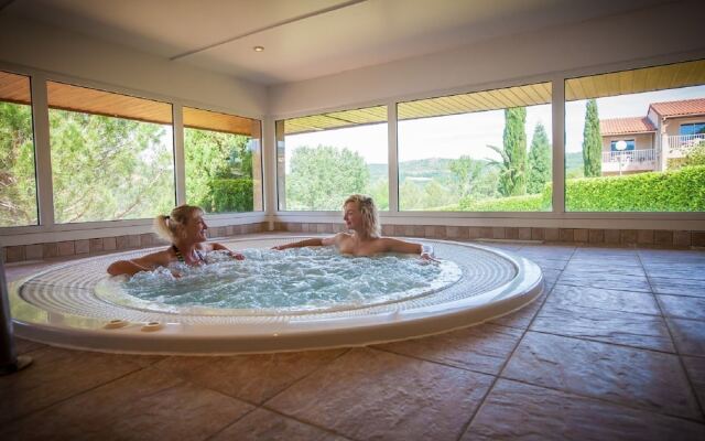 Nice Bungalow With Dishwasher on a Green Domain