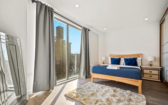 Three Bedroom Apartment in Hoxton