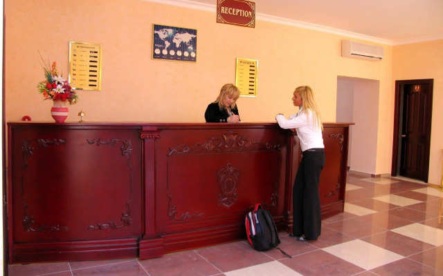 Empire Hotel