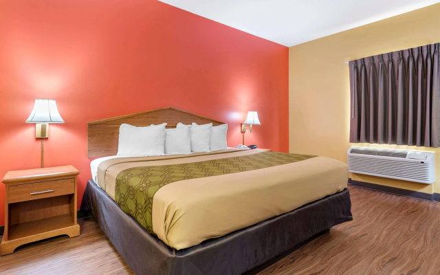 Econo Lodge Louisville Airport