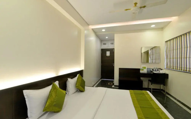 OYO 4448 Hotel Suresh Plaza