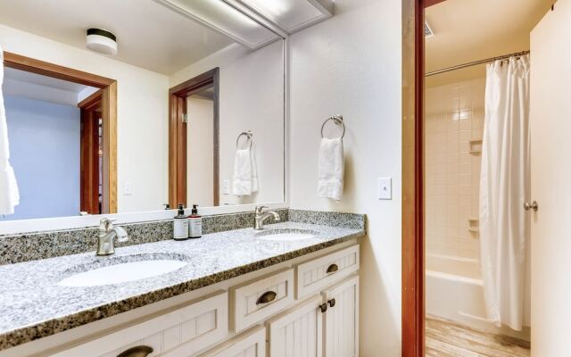 Spacious And Modern 2br Premier- The Pines- Kids Ski Free 2 Bedroom Condo by RedAwning