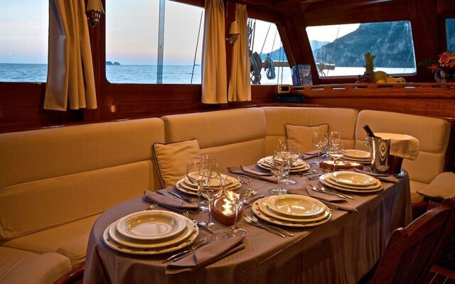 Plaghia Charter Boat&Breakfast