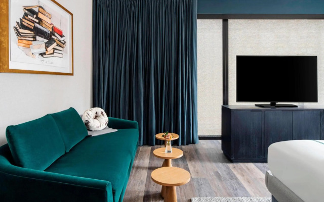 The Oaklander Hotel, Autograph Collection