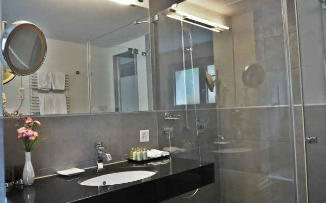 Le Mirabeau Hotel & Spa