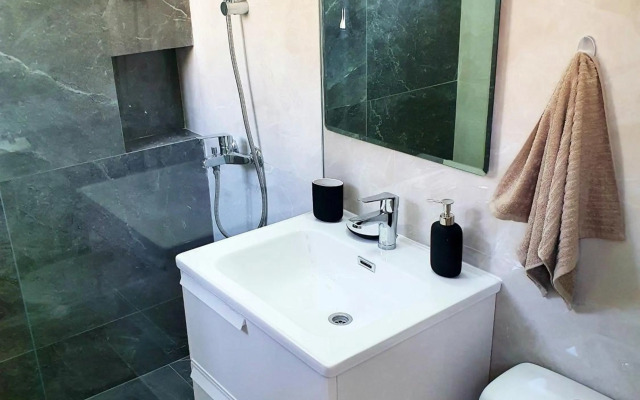 2 Bedroom Cozy Apartment near Tourist Area, 200m from sea